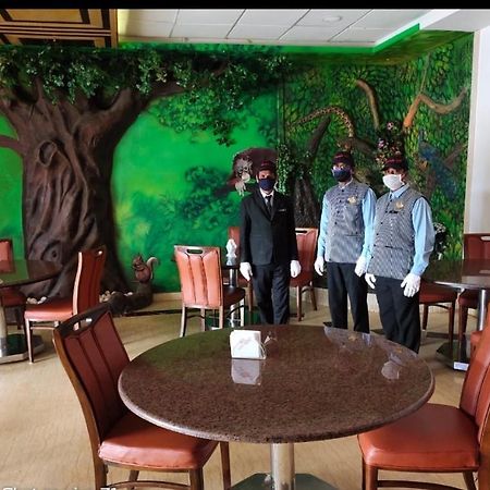 אודופי Hotel Sharada International מראה חיצוני תמונה