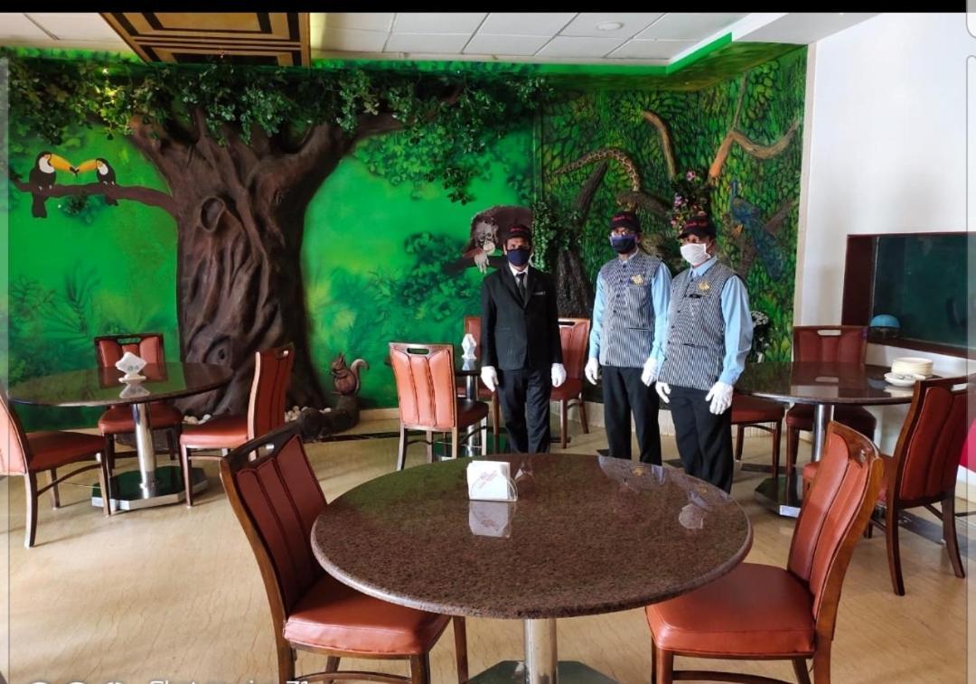 אודופי Hotel Sharada International מראה חיצוני תמונה