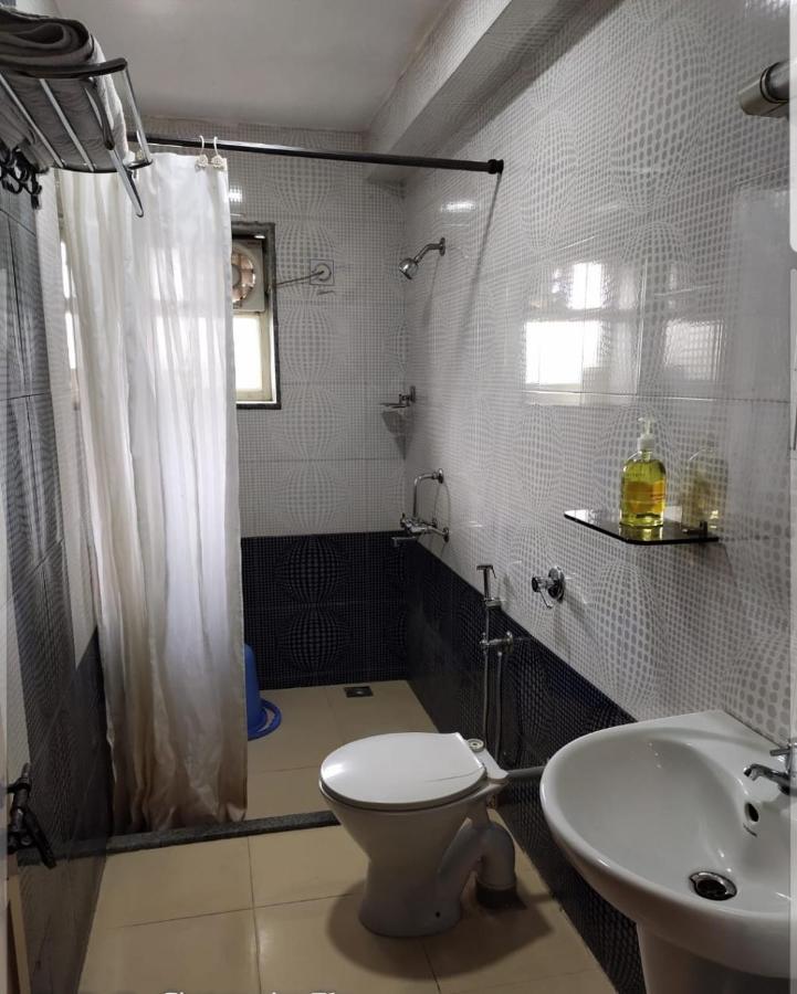 אודופי Hotel Sharada International מראה חיצוני תמונה