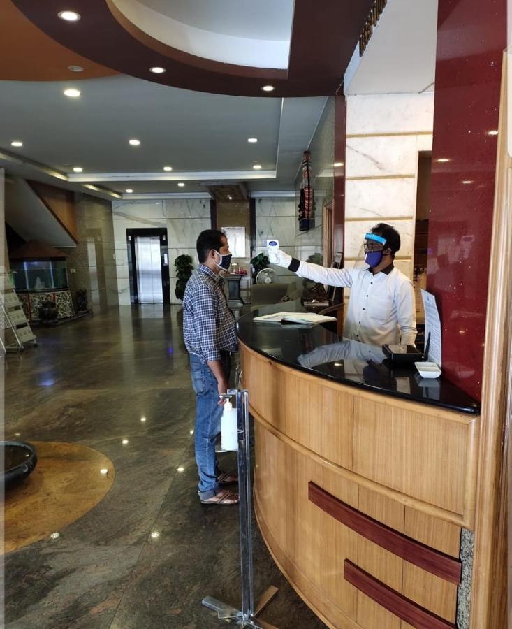 אודופי Hotel Sharada International מראה חיצוני תמונה