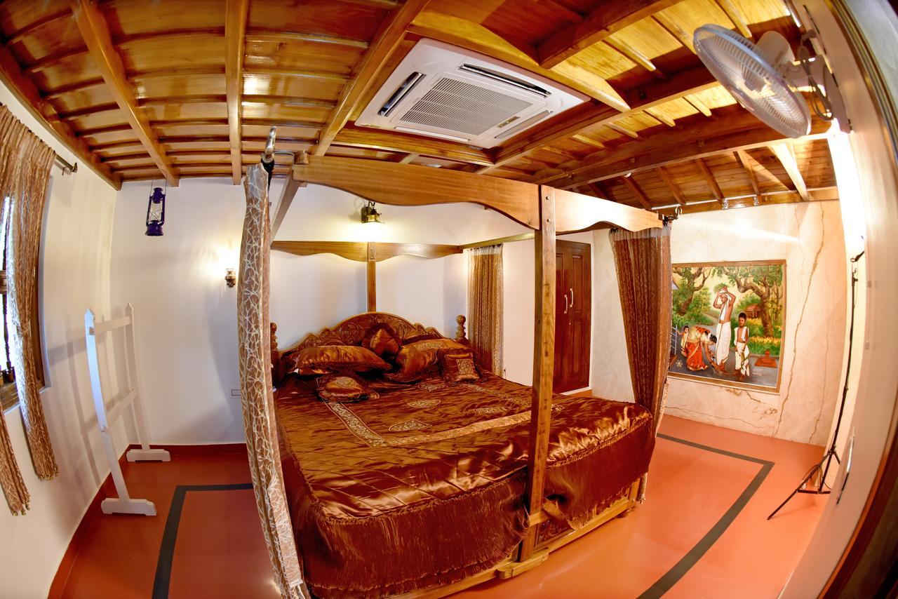 אודופי Hotel Sharada International מראה חיצוני תמונה