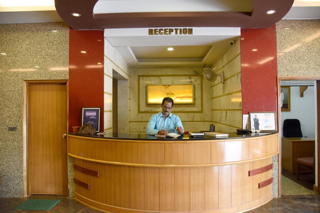 אודופי Hotel Sharada International מראה חיצוני תמונה