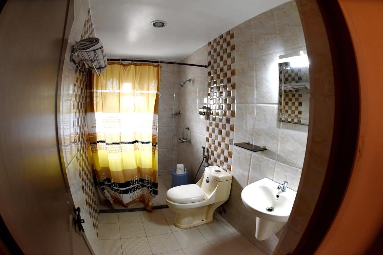 אודופי Hotel Sharada International מראה חיצוני תמונה