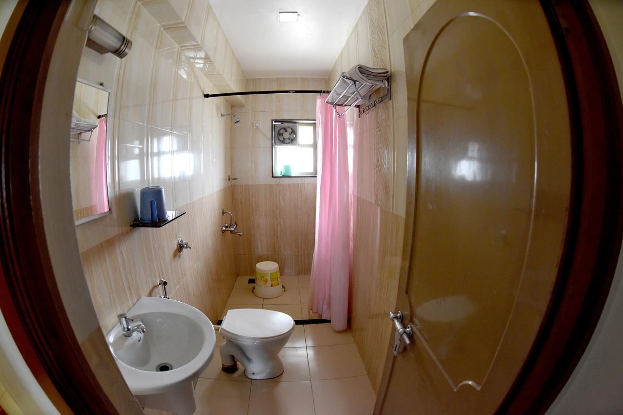 אודופי Hotel Sharada International מראה חיצוני תמונה