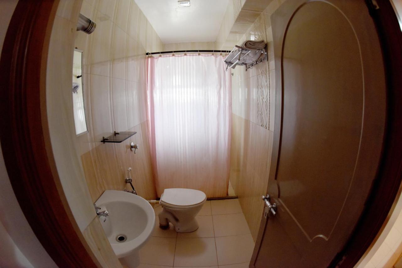 אודופי Hotel Sharada International מראה חיצוני תמונה